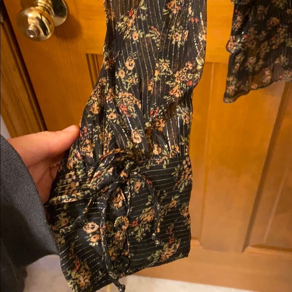 Beautiful Blouse - Picture 3 of 12